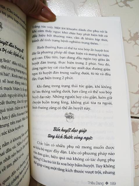 Sách rất hay, nội dung dễ hiểu, dễ đọc. Sách có kèm công thức bồi bổ khí huyết đặc biệt cho chị em phụ nữ trong thời kỳ dậy thì, mang thai, sau sinh và cách nuôi dưỡng khí huyết để trẻ, khoẻ lâu, ít bệnh. 

Ban đầu mình khá phân vân khi đặt mua vì không tìm được đánh giá nào nên chỉ mua 1 quyển, rõ ràng sách đáng đọc mọi người ạ. Mình sẽ đặt thêm quyển dưỡng gan còn lại của tác giả để về đọc tiếp. Nên mua cả 2 quyển nếu bạn là người quan tâm đến sức khoẻ của mình và người thân trong gia đình nhé!