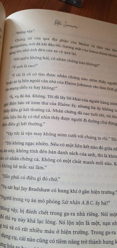 Sách dù không có bọc màng nhưng vẫn mới, không gặp vấn đề gì.
Sách khổ to, khá dày.
Có bookmark tặng kèm.
Giao hàng nhanh (mình ở HN).