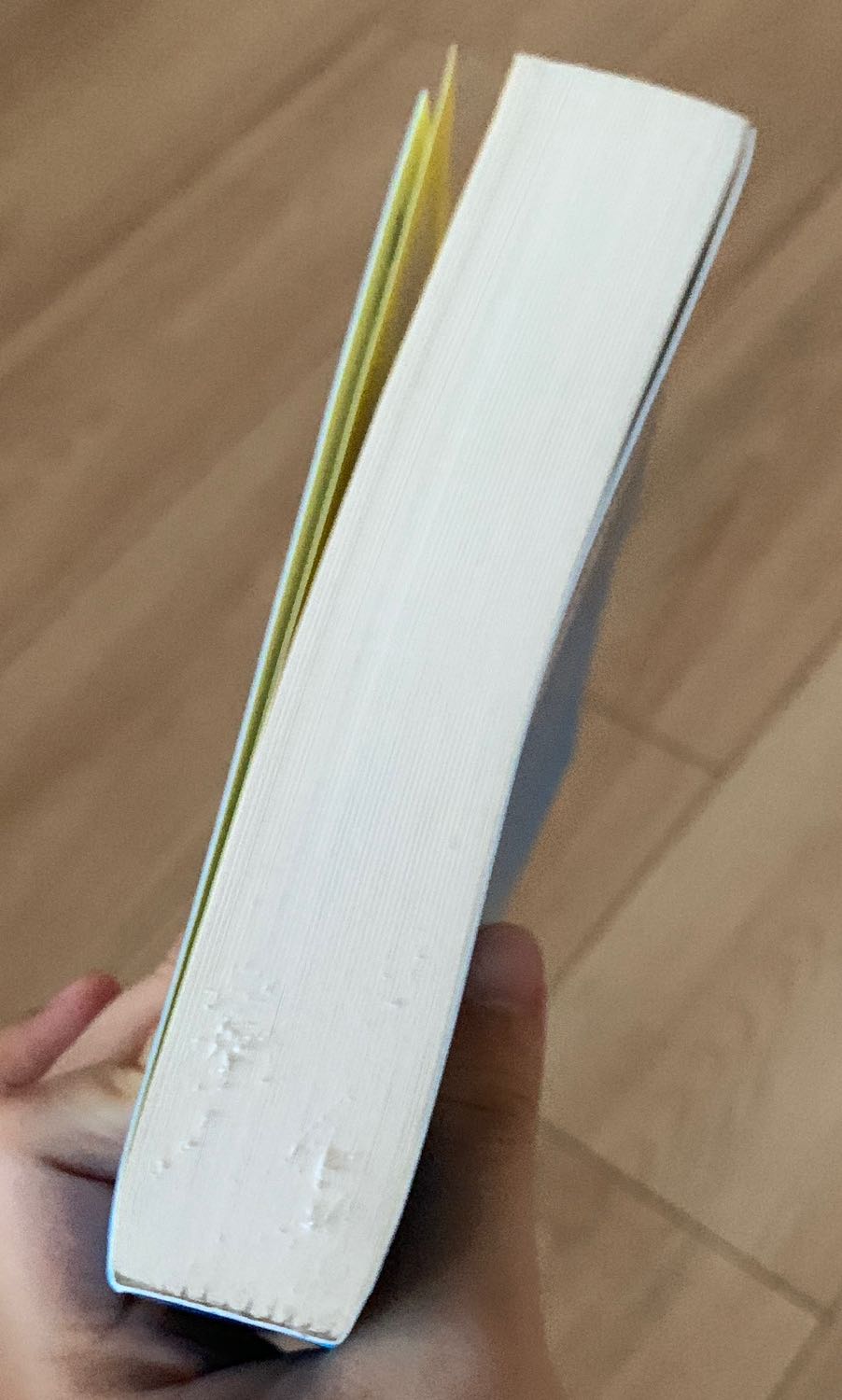 -Vì dịch, không có shipper nên đơn hàng của mình bị giao trễ hơn một tuần so với dự kiến.
-Lúc giao tới sách được Fahasa đóng gói chắc chắn, bao nilon bên ngoài sách, có miếng xốp mỏng chống va đập.
-Bìa sách mềm, đẹp, mở ra sẽ k bị tạo nếp ở gáy sách.
-Có hoá đơn đầy đủ chi tiết!