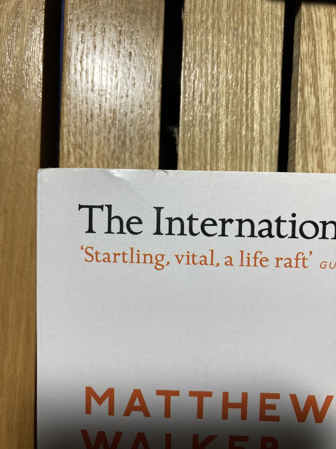 Bìa hơi bẩn và nhăn