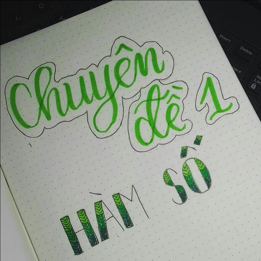 bút viết đẹp, màu xinh, nhưng dễ tòe ngòi lắm. ai mới tập viết calli thì k nên mua, vì dễ tòe và khó di chuyển, đi nét thanh nét đậm lắm. nhưng nếu biết viết rồi thì chất lượng và giá cả em này khá hợp lý, tất nhiên k thể so với sakura hay tombow rồi, nhưng nếu bạn biết viết calli rồi thì tất nhiên cây bút nào bạn viết cũng đẹp ? mình mua giá sale 16k nên thấy rất ưng. đây là hình ảnh mình mới biết viét calli đc mấy ngày, k đẹp lắm nhưng vẫn khá oke mà ha ?