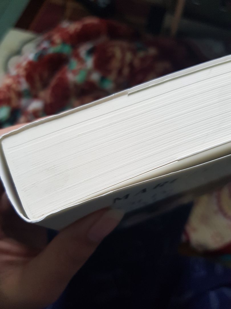 Đã biết tác phẩm này từ lâu, nhưng chỉ thực sự quyết định đặt mua khi xem xong Love Letter. Cái tên "Đi tìm thời gian đã mất" thật sự hợp với bối cảnh phim, làm một người hoài cổ như mình cảm thấy khá day dứt. 
Sách rất dày, bìa ngoài hơi dập một chút.