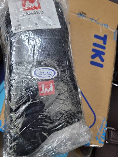 Tất ok, thoáng khí, ko bị mồ hôi chân