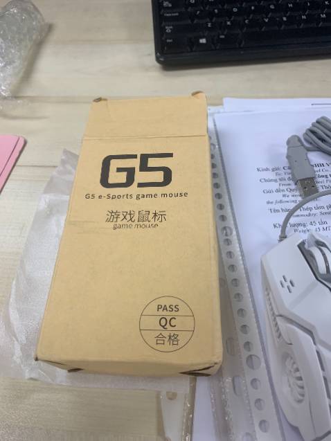 Shop làm ăn cái kiểu gì vậy, Chuột không dây mà sao lại gửi cho người ta chuột dây, rồi mẫu mã khác nữa! Làm ăn kiểu vậy sao được!!! Yêu cầu Tiki xử lý giúp vụ này! có những món hàng giá trị nhỏ làm ăn còn không ra gì thì sao khách dám đặt mua những món hàng có giá trị lớn hơn!!!!!!!