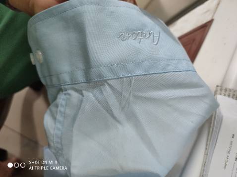 Nút áo đứt chỉ nhiều nơi bung chỉ... Tệ