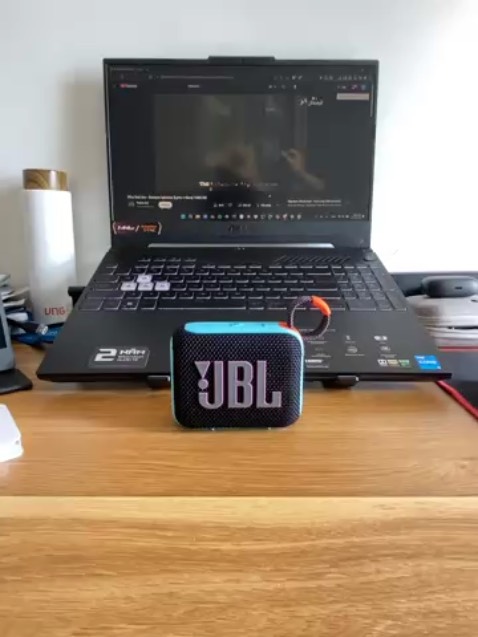 Loa hàng chính hãng đỉnh nóc. Giá này, kích cỡ lại còn nhỏ gọn, mà beat đỉnh. Chấm beat: 8.5/10
Mãi iu tiki