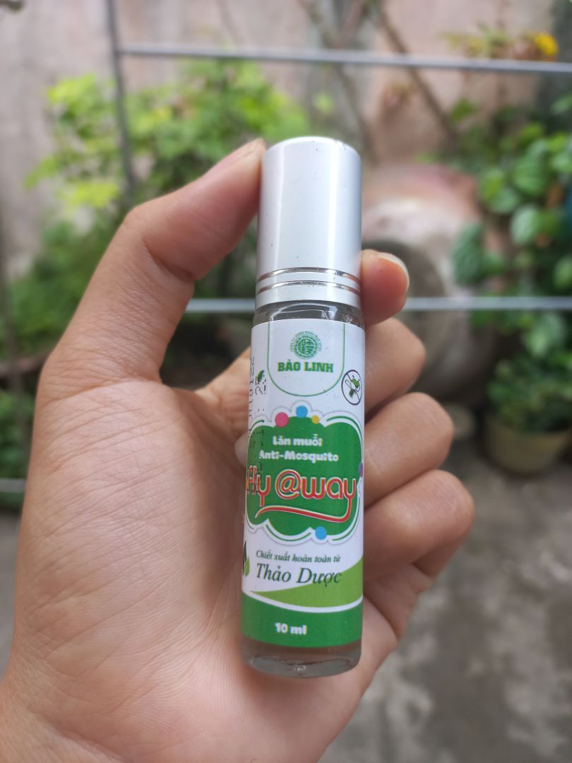 Giao hàng nhanh, sản phẩm giống như hình. Có mùi bạc hà, lăn lên da cảm giác mát lạnh, dễ chịu, muỗi trong phòng cũng ít hẳn. Dùng tốt, sẽ ủng hộ shop vào lần tới!