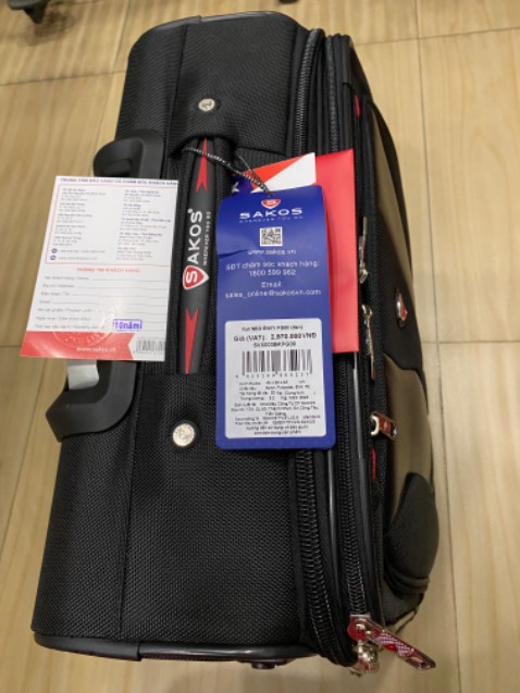 Mua vào lúc sale, giá giảm nên hơi lo lắng về chất lượng. Nhận hàng nhanh, thủ tục gọn, an toàn, chất lượng Vali ban đầu thấy yên tâm, hài lòng.
Còn độ bền phải chờ thời gian.