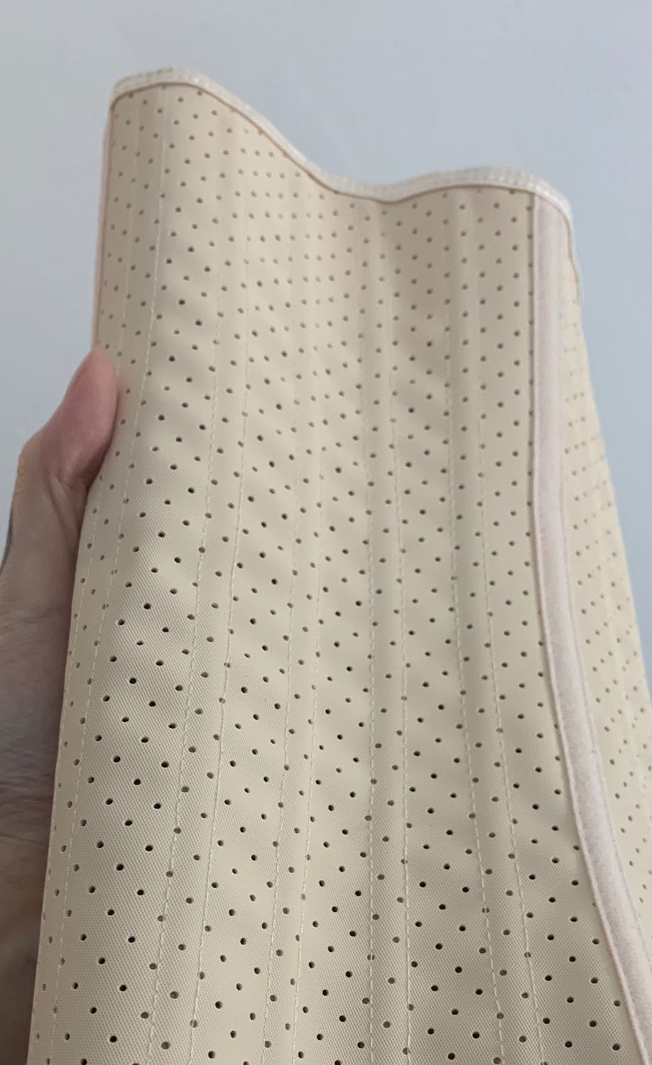 Sản phẩm đẹp đáng mua chất lượng thế này giá vậy quá ổn, cứng cáp đeo cả ngày vẫn rất thoải mái do nhiều xương nên nịt lâu không bị ngấn mỡ bèo nhèo vẫn nguyên form, bằng cao su non nên khá nặng tay, nhưng nhà cung cấp nhớ ghi thêm thông tin size eo để người mua dễ lựa chọn ,dù mình lựa size đã đúng nhưng phải vào sản phẩm nịt bụng khác của shop để xem thông tin size