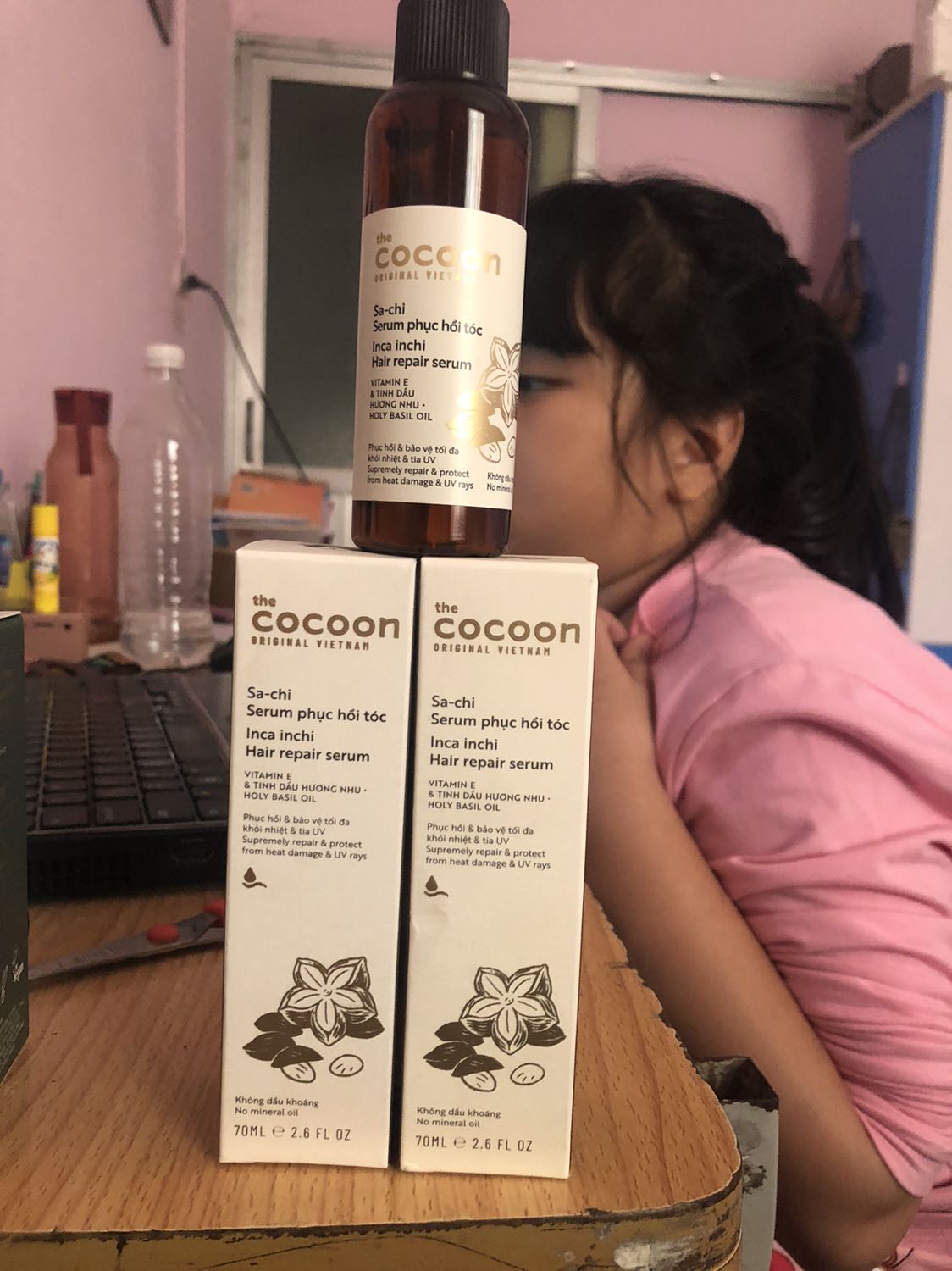 Đong gói cẩn thận, giao hàng nhanh. Serum mùi thơm bôi lên tóc k bị bết dính gì cả. Dùng rất thích