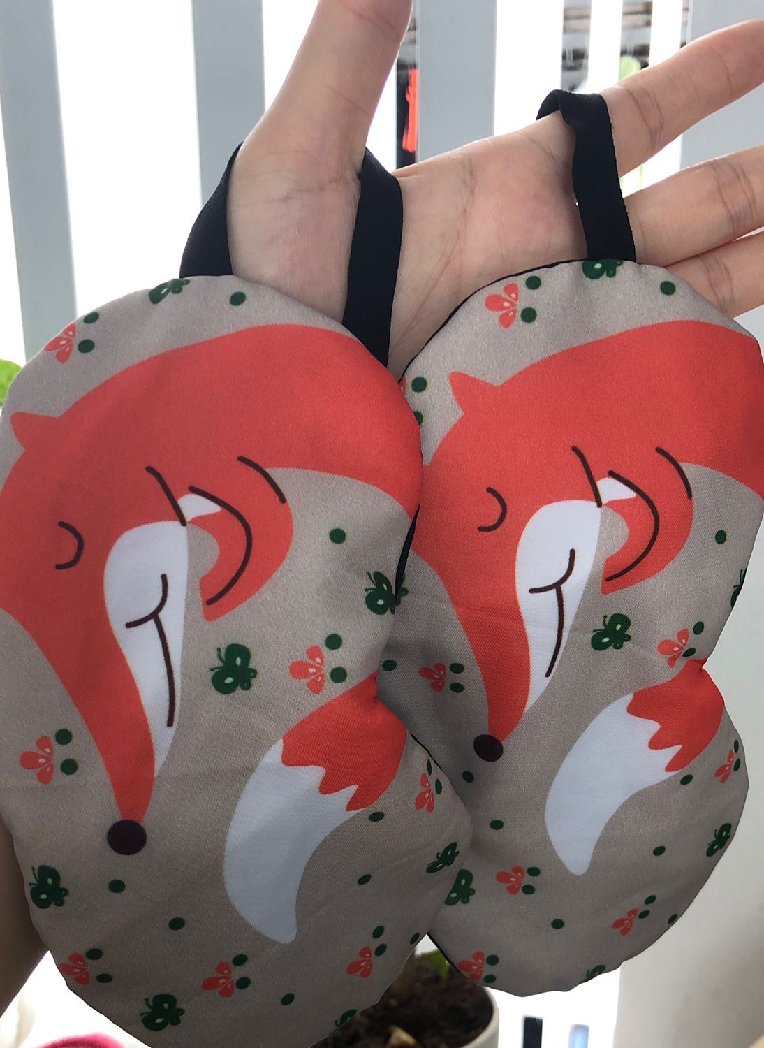 Giao hàng nhanh. Sp chất lượng. Góp ý thêm cho shop nên có chế độ đặt hàng theo sp thích. Mình đặt 2 cái để thay đổi mà giao 2 cai cung 1 mẫu… cũng do mình sơ suất k nhắn tin riêng.