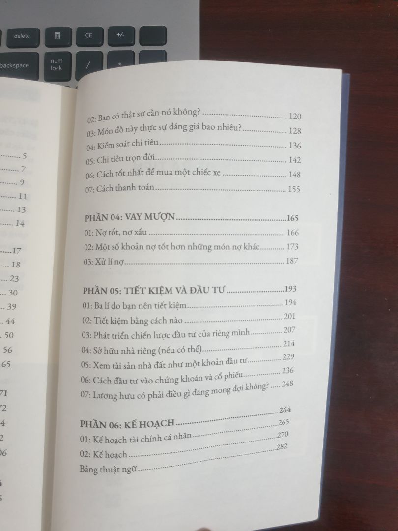 Cuốn sách hay đối với người chưa có thói quen Nghĩ về tiền một cách đúng đắn và thiết lập kế hoạch tài chính cho tương lai, đặc biệt là người trẻ hay có chi tiêu phung phí, không có kế hoạch và quý trọng đồng tiền. Tuy có một số loại hình tiền tệ và quy luật thu nhập chi tiêu chưa thật sự phù hợp tại nước ta. Nhưng người đọc sẽ hiểu thêm về lý thuyết tiền tệ, cách kiếm tiền, cách tiết kiệm tiền và đầu tư thông minh cho tương lai. Đúng như nội dung sách đã viết "Chìa khóa thông minh trong chuyện tiền nong không phải là kiếm nhiều tiền hơn mà là sử dụng chúng như thể nào".
