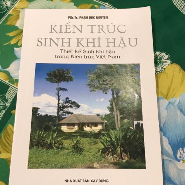 Sách in rất đẹp. Khổ nhỏ hơn giáo trình thông thường, nhìn đẹp, dễ cầm. Chưa đọc nên chưa biết nội dung thế nào.