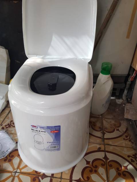 Hàng giao bị vỡ chốt cài nắp, chưa sử dụng đã hỏng