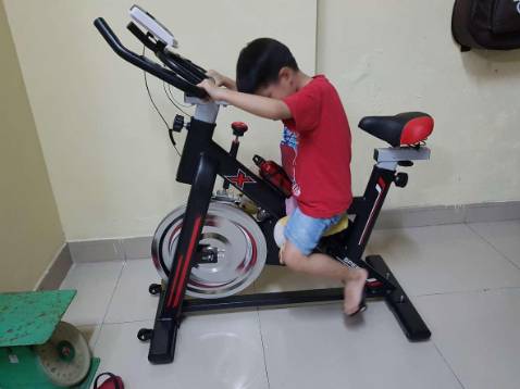 xe to quá, con tôi không ngồi được, đổi giùm tôi xe nhỏ được không ạ?