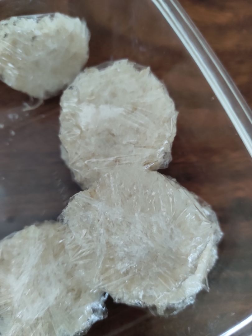 tốt, chân yến khô ráo đúng trọng lượng, có kèm nhíp gắp lông + táo + đường phèn + HDSD đầy đủ. nên mua