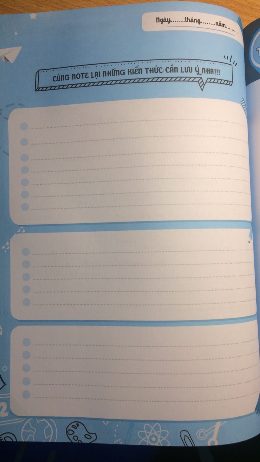 Sách rất chất lượng ,nội dung đầy đủ,rất phù hợp vs các bạn muốn nắm chắc phần cơ bản và muốn thêm một chút nâng cao.Cuối mỗi chuyên đề ,các bn còn được tổng hợp lại kiến thức ,take notes lại và có cả bài kiểm tra để tổng ôn tập nữa . Không nói quá khi trên thị trường hiện nay hiếm có quyển sách vật lí cho bn nào muốn vững kiến thức cơ bản nào & thêm một chút tư duy nào lại hay đến vậy