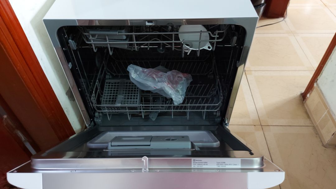 Hàng đóng thì ok. Nhưng giao hàng thì quá tệ. Tiki giao hàng cho nhà vận chuyển nhưng nhà vận chuyển không giao đến địa chỉ đăng ký mà để khách phải đến kho nhận. Nhận xong bên vận chuyển để 2 ngày không kết thúc đơn hàng. Tiki bảo miễn phí công lắp đặt nhưng để 3 ngày không ai đến lắp.