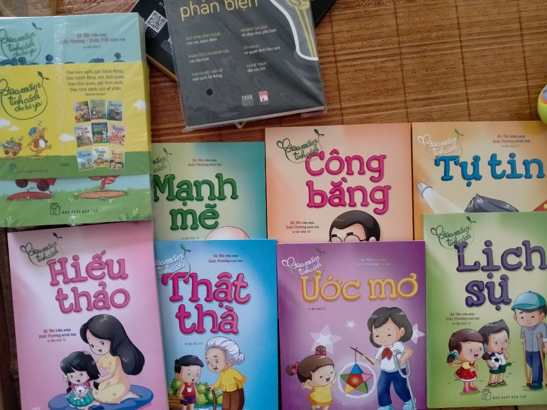 sách đẹp , những câu chuyện rất hay ý nghĩa. bé nhà mình rất thích