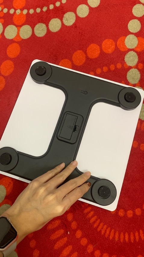 Mua được cái cân này với giá này cảm thấy xứng đáng và hài lòng vô cùng, tốn 2 cục pin nhỏ loại bỏ chuột mới xài được, có kết nối app nữa mà đt đầy dung lượng rồi chưa kết nối thử, cân cũng chuẩn lắm rồi. cảm ơn nhà bán nhiều