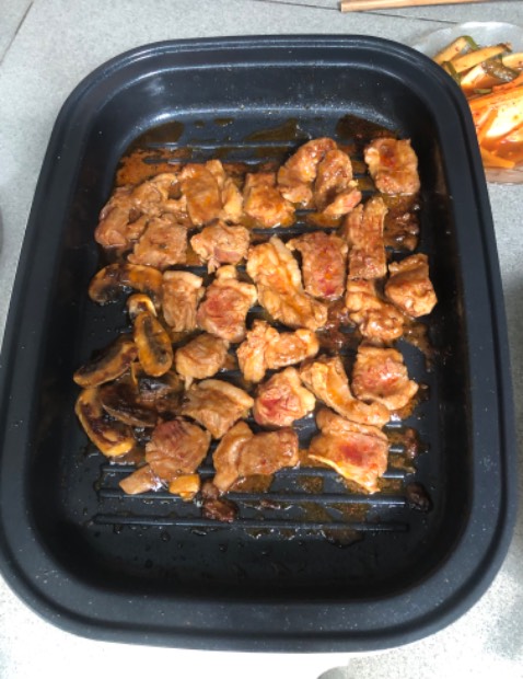 Tiện dụng và gọn, 3 chức năng nướng, lẩu, hấp. Mới *** nướng xong, rất ok, dễ sử dụng và dễ vệ sinh. Nên mua .