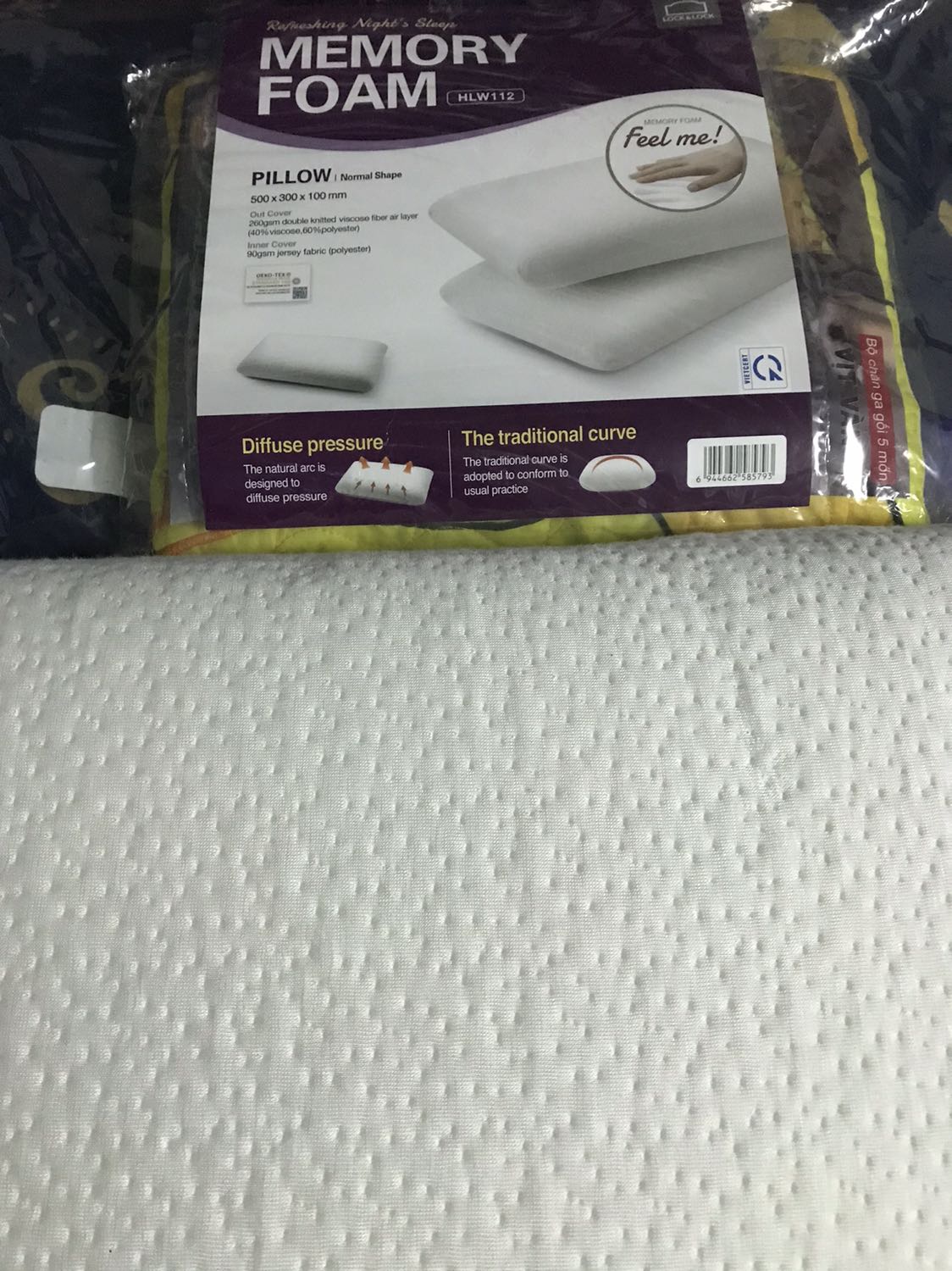 Gối nằm rất thoải mái, dễ chịu, đặc biệt với những người ngủ dậy hay bị đau mỏi vai gáy như mình. Từ ngày chuyển qua loại gối này giảm hẳn đau gáy sau khi ngủ dậy. Đợt trước mình mua dáng cong, đợt này dáng thường sale 220k nên mua thêm 2 cái nữa. Nên mua nha mọi người.