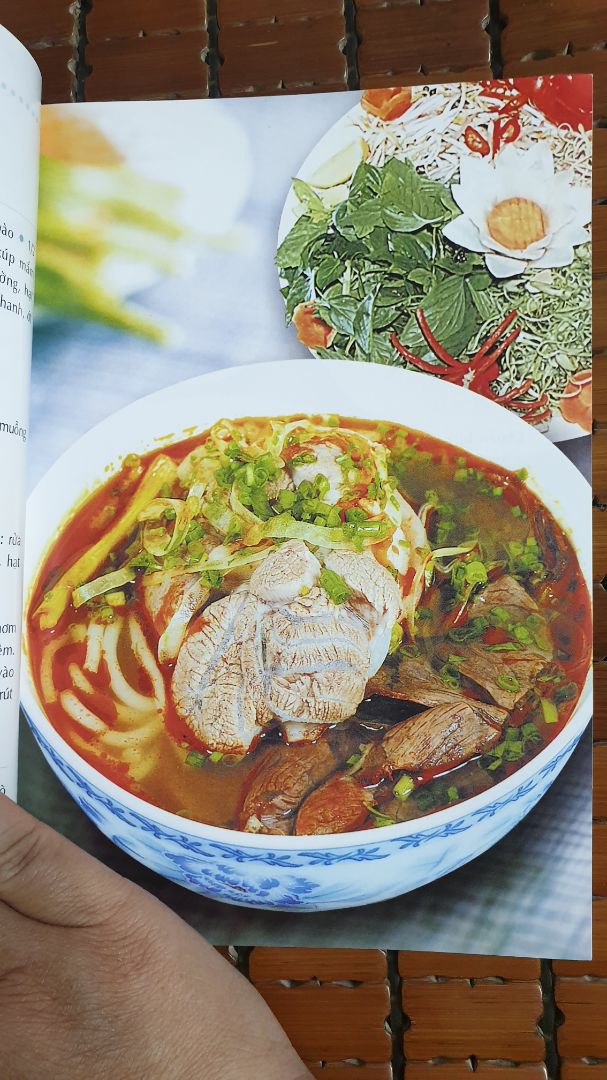 sách mới bìa cứng,hình đẹp.noi dung đơn giản.nen mua de co nh mon ăn mới cho gd