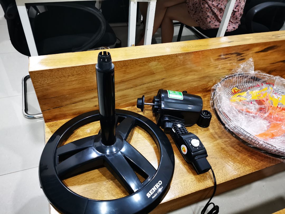 Giao hàng thiếu cái cây inox k biết lắp vào kiểu gì luôn. Mong tiki gửi lại câu inox giúp mình.