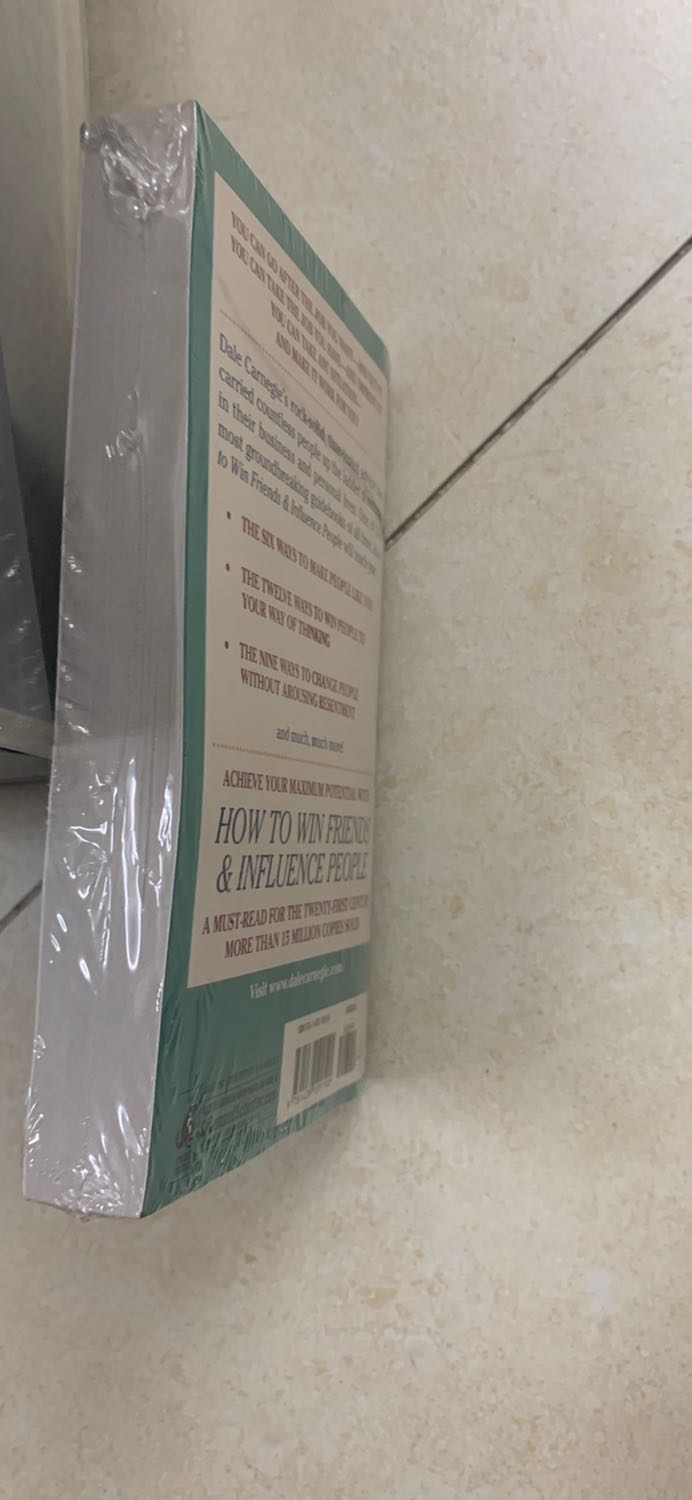 Giao nhanh, gói kĩ nhưng sách quá nhỏ, chất liệu giấy chưa đủ tốt.