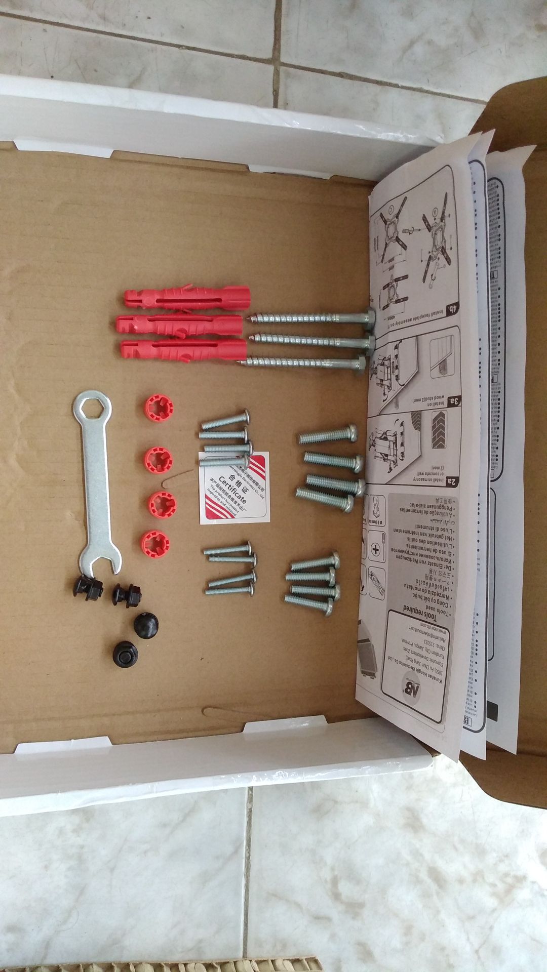 - Hàng được đóng gói cẩn thận, giao hàng đúng hẹn.
- Khung giá treo được làm rất chắc chắn, sơn đen đều cẩn thận. Từng con bu lông được gia công chi tiết tỉ mỉ, mạ kẽm sáng đều gọn. 
- Giá cả rất hợp lý, tôi rất hài lòng về sản phẩm.
- Khâu vận chuyển giao hàng, tôi mong là có thể rút ngắn thời gian, vì trong cùng nội thành Hà Nội mà mất 6-7 ngày giao hàng là hơi lâu.