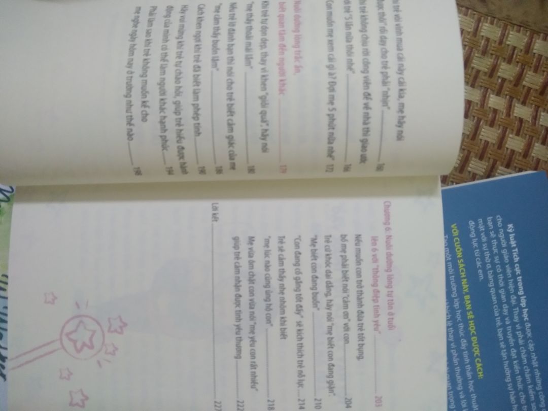 hình ảnh sinh động, tạo sự thích thú cho người đọc, bìa sách đẹp, phù hợp cho những người yêu trẻ hay nhà có trẻ .
