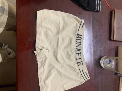 tôi mua com bo 5 quần lót  boxer munafie nhật bản của nhà bán khánh ly 2010 nhưng giao hàng không đúng mẫu mã chủng loại đề nghị tiki yêu cầu chủ hàng bồi hoàn lại tiền
 (mẫu lót đùi nhưng lại gửi mẫu quần xip không đúng mẫu mã chất lượng như qungr cáo)