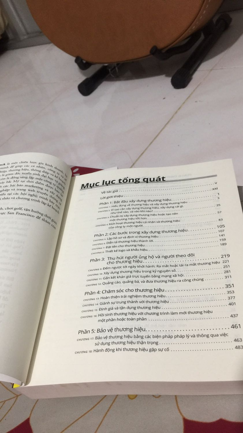 Rất hài lòng với phong cách phục vụ của Tiki. Sách hay đáng đọc. Chi tiết xây dựng thương hiệu