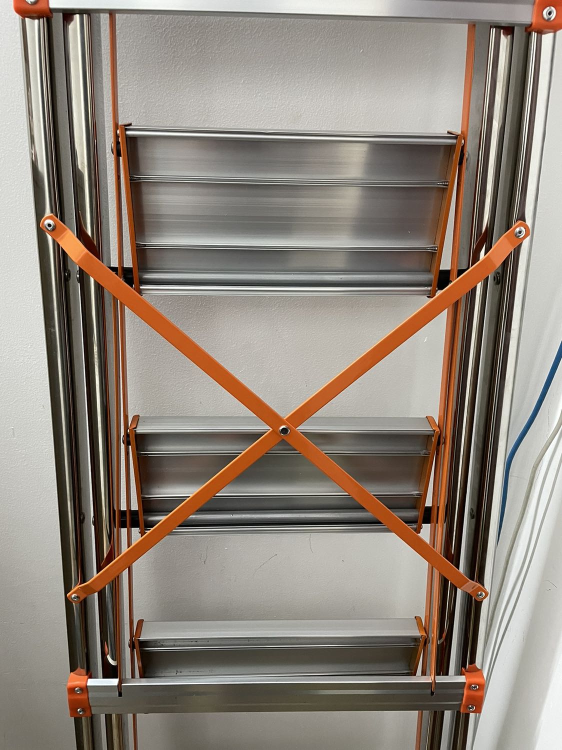 Thanh đúng như mô tả của shop, 6 bậc chắc sẽ phù hợp với đa số gia đình, thanh khá nhẹ nên cũng sẽ không vững như mong đợi, tuy nhiên các bậc thang sẽ giúp leo lên dễ dàng và không đau chân.
Shipper bên giao hàng của shop rất nhiệt tình, sản phẩm đến tay còn mới nguyên. 5 sao!!!