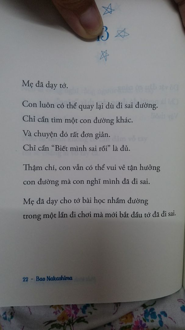 Cuốn sách được viết dưới lăng kính nhìn đời của bạn nhỏ 10 tuổi. Những câu từ đơn giản nhưng nhiều sự sâu sắc, đầy tính triết lý. Người lớn phải giật mình vì những điều cậu chia sẻ thật gần gũi, trong sáng, ngây ngô. Các phụ huynh có con nhỏ cũng có thể đọc cuốn sách này để thấy bé con của mình chỉ cần những lời giải thích giản đơn như cậu bé trong sách thôi và thêm bình tĩnh hơn mỗi lúc nổi cáu với con! Lòng biết ơn luôn là 1 điều nên có trong cuộc sống.