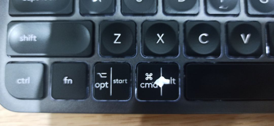 Hix, mới mua được tầm 8 tháng là phím bay màu 2 nút... kết nội đôi khi chập chờn... không biết có được bảo hành phím bay màu không ta..huhuhu