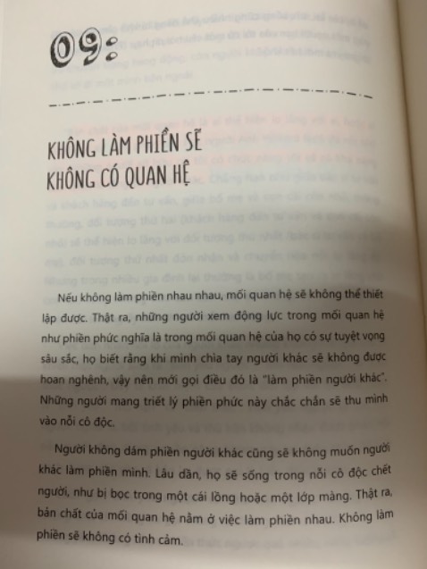 / Nội dung của sách xoay quanh những chủ đề về bản ngã, lòng ái kỷ và nội tâm con ng từ bên trong ra bên ngoài do tác động của hoàn cảnh gia đình từ người thân và môi trường xung quanh cùng các mqh như bạn bè, thầy cô, đồng nghiệp và ng yêu. Đây là 1 cuốn sách rất hay dành cho những ai muốn tham khảo về thao túng tâm lý.
Săn sale 6.6, sách mới hoàn toàn, tiki giao hàng nhanh.