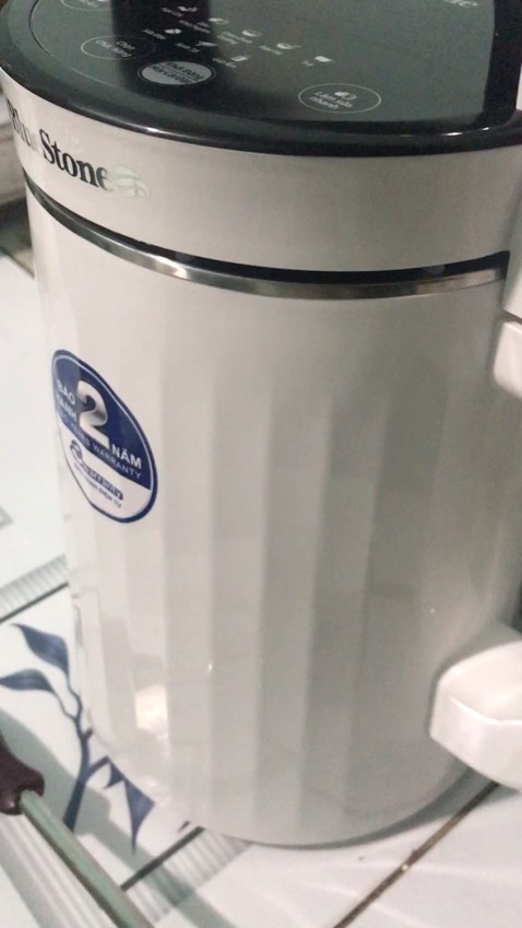 Tiki và hãng hàng quá nhanh luôn ạ! Shiper hiền lành vui vẻ nữa.
Mình ở BD đặt giữa chiều hôm qua mà sáng nay đã nhận hàng.
Săn sale nên giá tốt
Hàng giao đầy đủ, lúc đặt hàng các bạn chịu khó chat với đơn hàng và dặn các bạn ấy 1 tí là các bạn lưu ý ngay á.
Nhân viên CSKH của hãng ( chat & tổng đài) đều dễ thương lắm ạ
M nấu thử đậu đỏ rồi mới lên nhận xét. Thấy nhuyễn lắm ạ. Đậu m ngâm 5 tiếng. M ko lọc, để vậy luôn cho có chất xơ.
Có gì cần alo tổng đài ngay mn ạ . Nhanh lẹ lắm. Số trên web cty nè 18*** 
Nhà m xài 1 sinh tố từ 2017
2 máy đánh trứng 2022
Vẫn còn ổn hết mn ạ
Lúc đầu lăn tăn mãi sau nghĩ hàng xài gđ đắt xắt ra miếng. Chắc phải mua riêng thêm máy xay thịt.
Hàng quá ngon, bỏ ống heo thôiiii
Thanks Tiki
Thanks Bluestone!