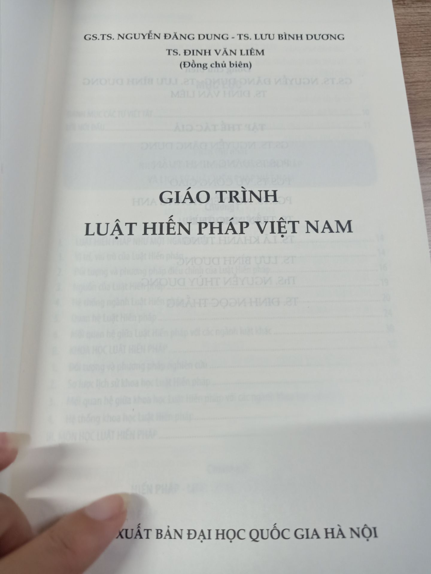 sách nhìn rất cưng nha, chất giấy ổn, dày , mua xong tự nghĩ sao đọc cho hết, hic sách nhìn rất cưng nha, chất giấy ổn, dày , mua xong tự nghĩ sao đọc cho hết, hic