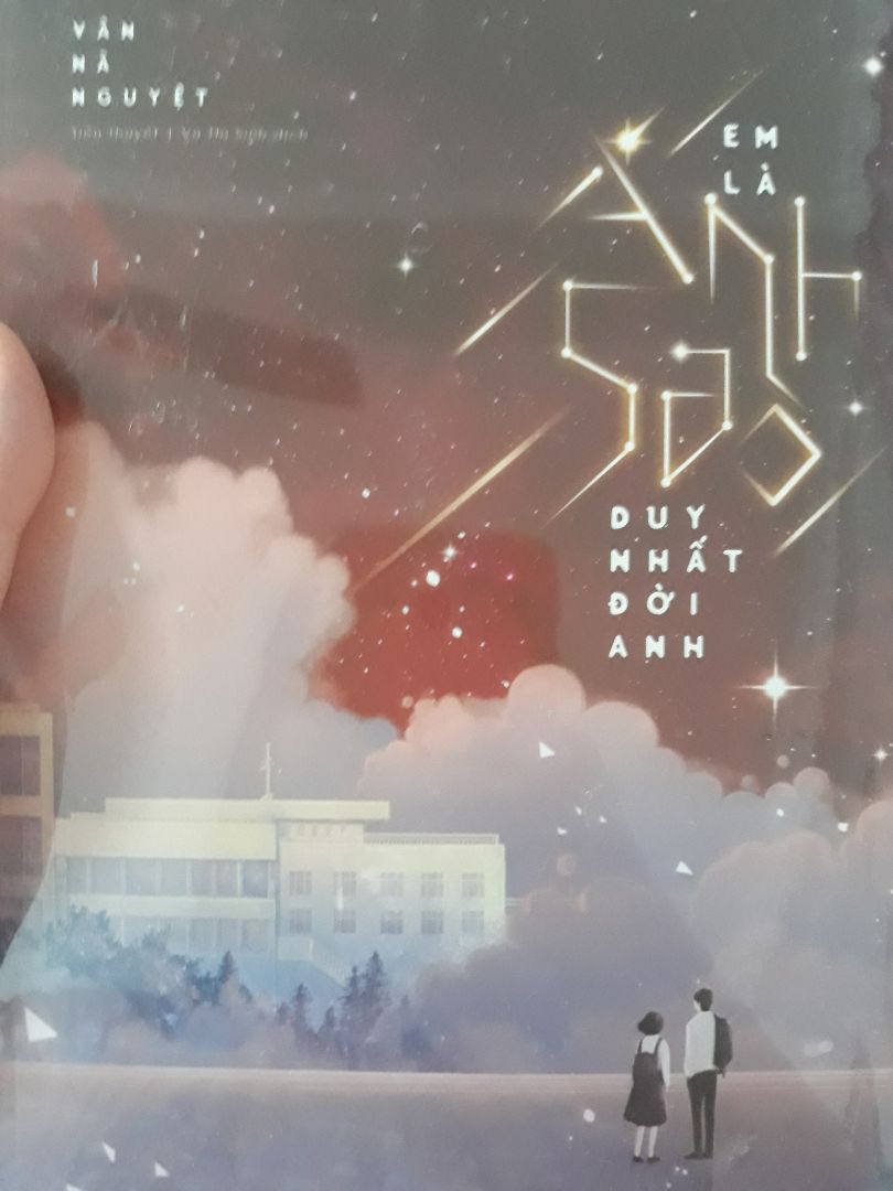 Truyện hay, khá thực tế chứ không bị bay bổng quá. U mê cả nam nữ chính luôn. Tiki giao hàng nhanh, đóng gói cẩn thận, còn được tặng kèm móc khóa xinh xỉu