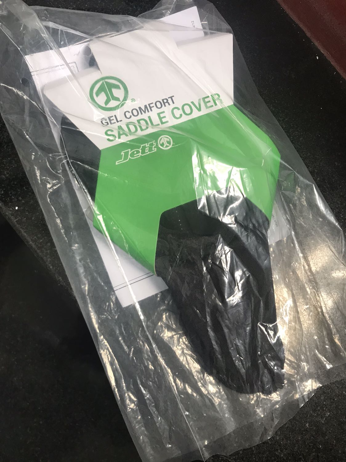 Đã nhận được bao yên xe đạp JETT size 28 x 16 cm, lắp vào yên xe đạp size 28x14cm rất vừa vặn. Chất lượng đệm rất êm, bề mặt yên giữ mông không bị trượt, rất an toàn. Dây rút giúp bao bọc yên rất gọn đẹp. Giao hàng cực nhanh.
Chấm Shop và Tiki 5 SAO.