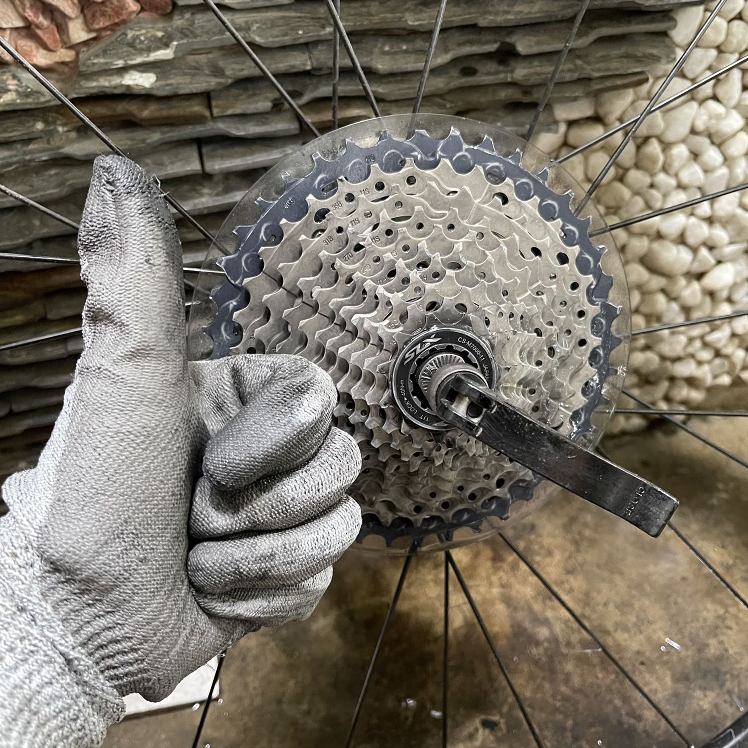 Sản phẩm sử dụng rất rất tốt, tẩy bay chất bẩn bám trên sên và líp. Mình vô cùng hài lòng về sản phẩm này.