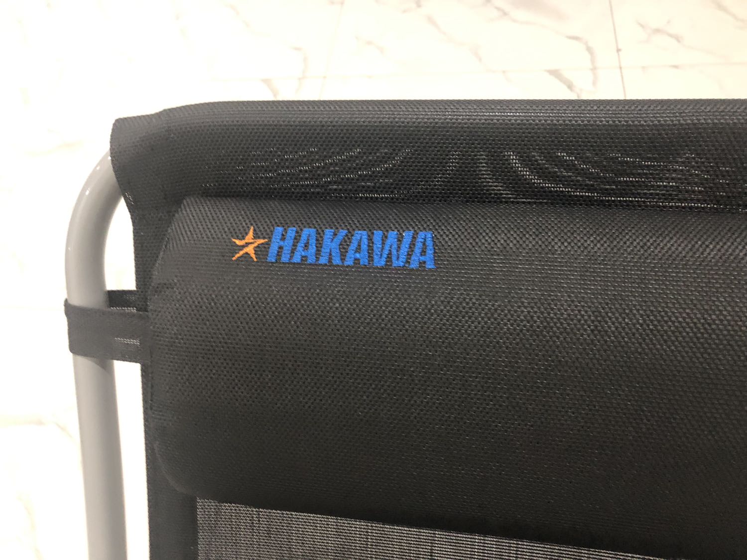 Ghế đẹp, chắc chắn, hai lẩy khoá bằng hợp kim nhôm cảm thấy bền chứ không phải lẩy khoá bằng nhựa như ghế thương hiệu khác. Tặng 5 sao.