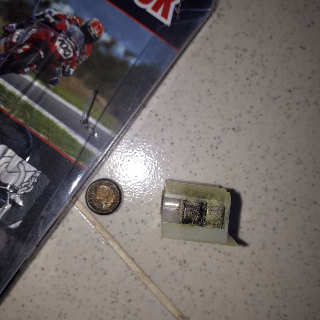 Sản phẩm kêu to nhưng thật sự chưa nhạy...nhìn bên ngoài  có vẻ hàng tồn kho lâu. Pin dự phòng quá cũ kĩ bị oxi hóa chắc không dùng được. Càng ngày chất lượng bên tiki  liên kết càng xuống, mua sản phẩm bị đổi trả hoài chán.