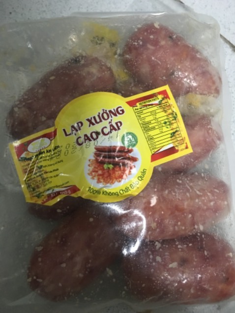 Lạp xưởng bị hư hỏng toàn bộ khi nhận. Lỗi của ai? Đề nghị giải quyết nhanh. 
Gọi điện thoại *** tiki ko người bắt máy.