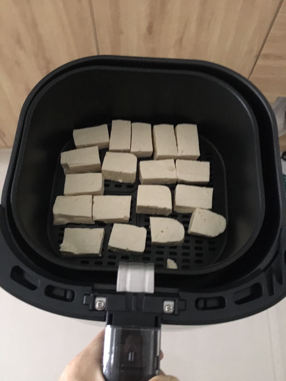 Giao hàng quá lâu. Bảo quá tải mà từ 1/10 đặt hàng là 2-3 ngày đã được giao, rồi Tiki now thì bảo vùng sâu vùng xa không áp dụng. Tiki ngâm rồi vận chuyển ngâm luôn. Trong khi khách hàng có nhu cầu sử dụng họ mới mua chứ. Phải nhắn vs cả Tiki và vận chuyển đòi huỷ đơn hàng mới chịu giao