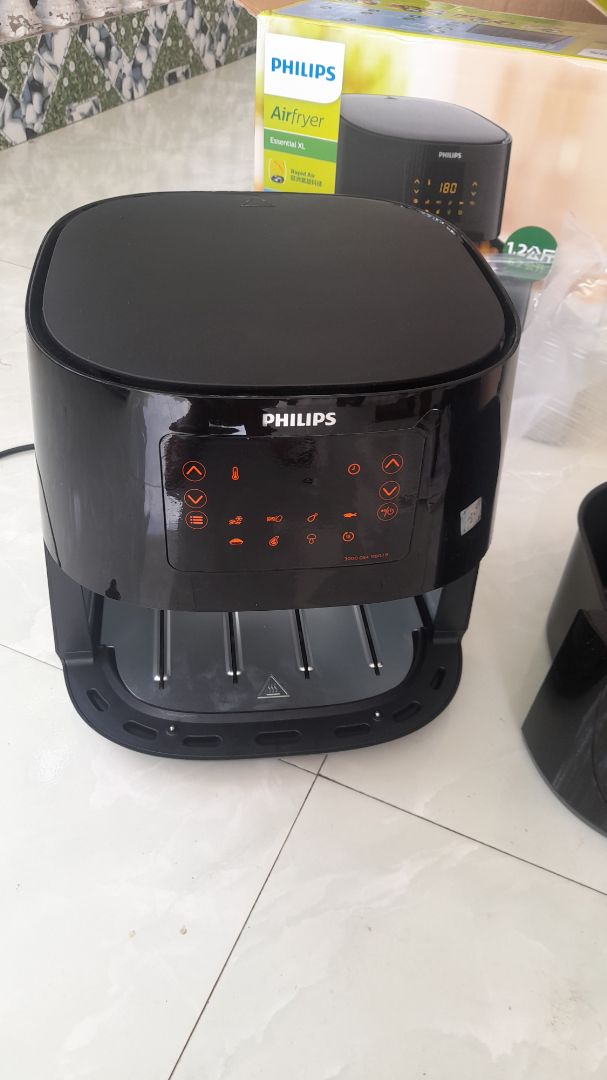 Giao hàng của tiki trading rất nhanh nhẹn, gói cẩn thận, hàng ko bị hỏng hóc trong vận chuyển, sản phẩm đã *** rất ổn, nồi to, cảm ứng dễ sử dụng.  nướng thử khoai lang ăn rất ngon. hehe. :) bảo hàng không biết đăng ký online, vô trang thêm sản phẩm rồi không biết có đúng không. có cái khóa ấn hơi cứng, nắp đậy khóa chỗ nhấn nút nó lỏng lẻo sao á, xài thời gian chắc nó rớt ra luôn quá.