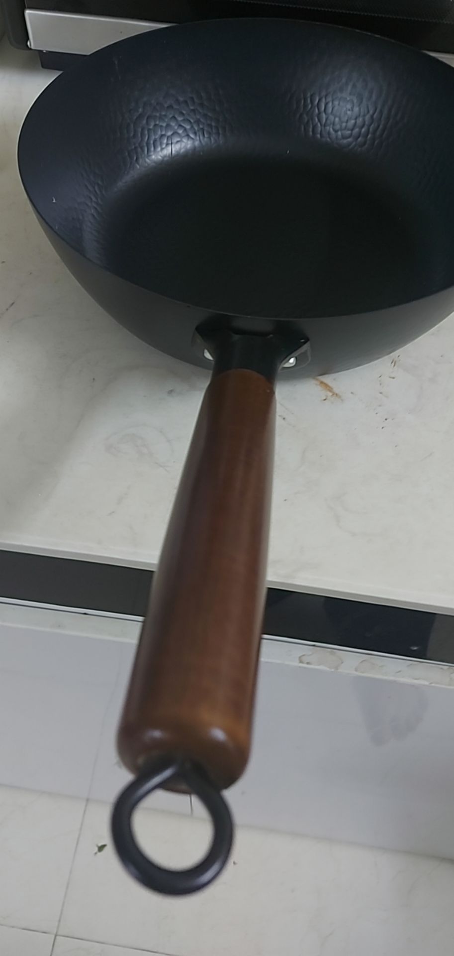 chảo chắc chắn, to, nặng ,đẹp hơn tưởng tượng.rẻ so với giá.