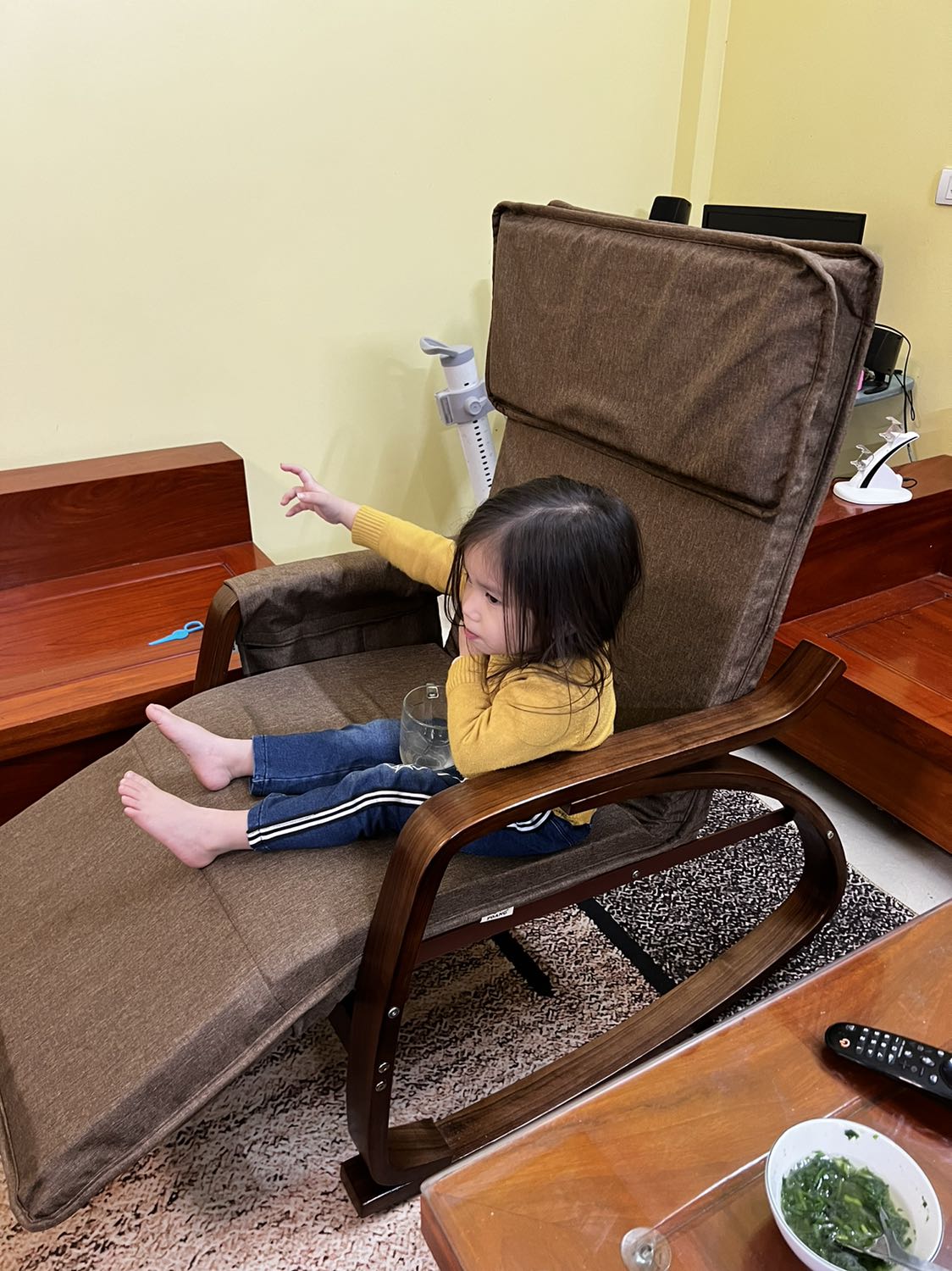 Thiếu một ốc ke góc. Nhìn đẹp, vảo thô.