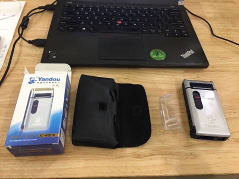 Sáng ra quên cạo râu, đến công ty order luôn 1 máy để xử lý tại chỗ.
99k Không đòi hỏi gì thêm. Có hơi rát chút nhé. Tương đương dùng lưỡi Gi lét kép đang dùng, mà máy không cần bọt. Khuyến khích rửa mặt trước và sau khi dùng máy và phải dùng khăn lau khô. Vì máy cạo râu khô sẽ hiệu quả hơn. À dùng nước ấm lại càng tốt hơn nhé. Thấy máy ở TOP 1 máy cạo râu bán chạy trên Tiki và mua rồi thấy nó xứng đáng thực sự. Cảm ơn shop, cảm ơn Tiki, cảm ơn các bố đã view chiếc review này của em.
Ai có kinh nghiệm chọn mua lưỡi thay thế thì chia sẻ cho mình nhé. Shop bán máy có lưỡi 45k (bằng giá máy 45+44=99k)